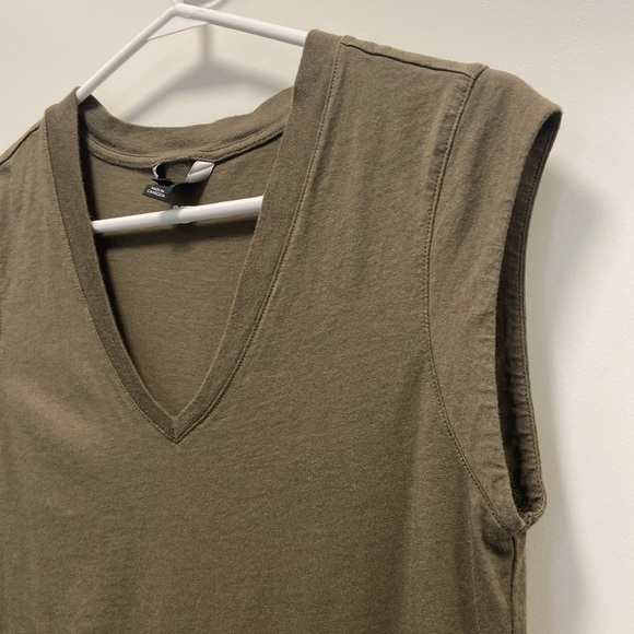RW&Co V neck, t-shirt, small - Picture 4 of 7